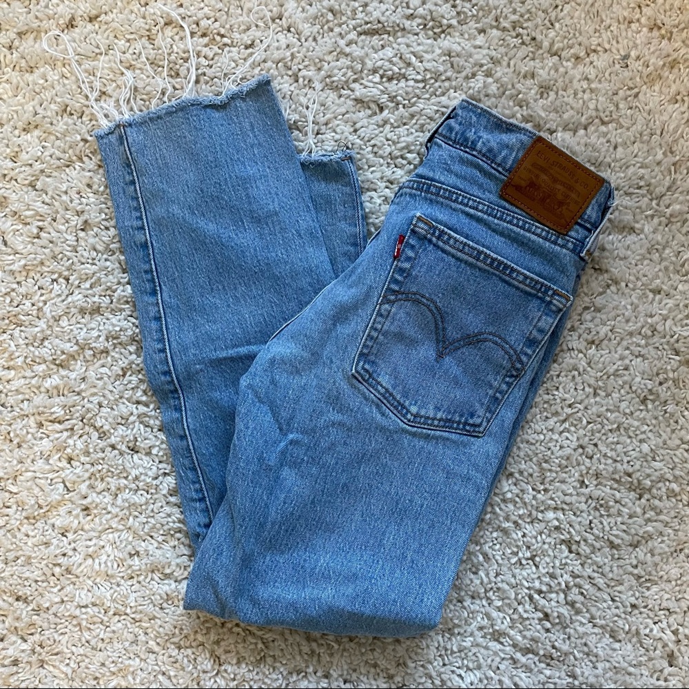 WEDGIE LEVIS